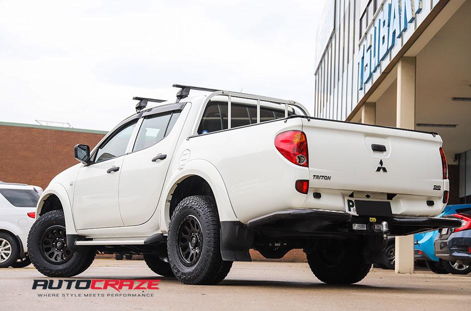 MITSUBISHI TRITON VECTOR MATTE BLACK